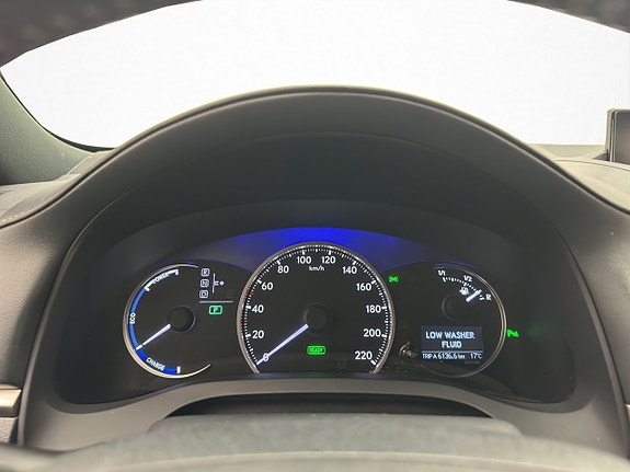 Lexus CT200h 15 of 30
