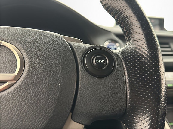 Lexus CT200h 16 of 30