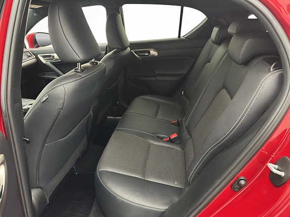 Lexus CT200h 27 of 30