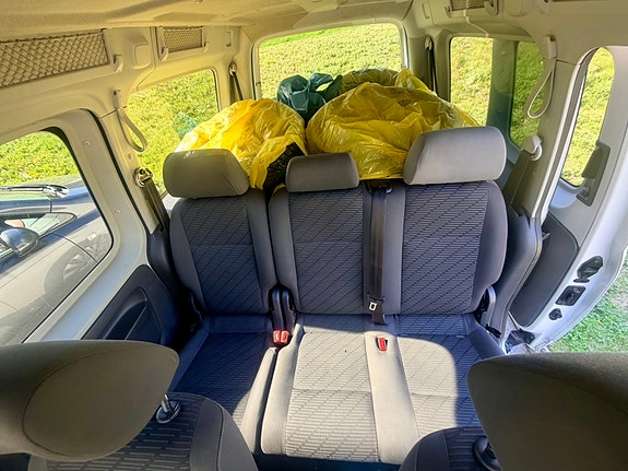 Volkswagen Caddy Maxi 5 of 5