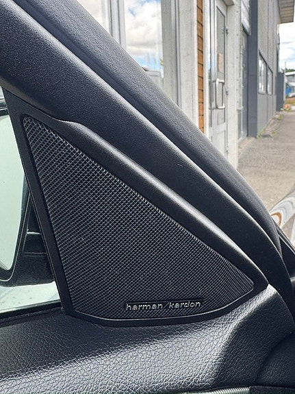 Mercedes-Benz E220 8 of 9