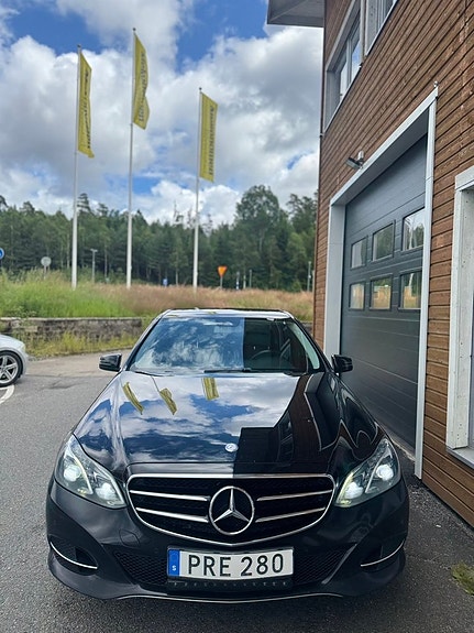 Mercedes-Benz E220 4 of 9