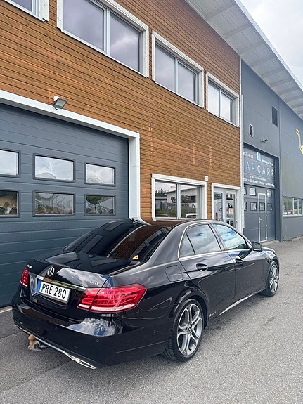 Mercedes-Benz E220 3 of 9