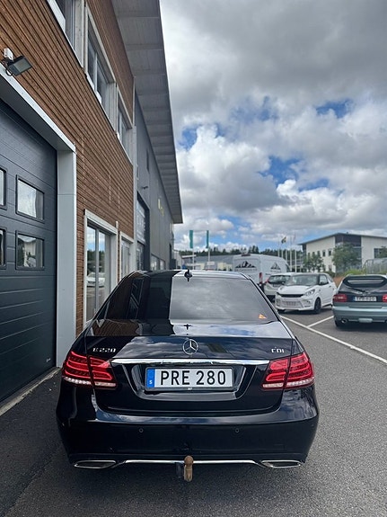 Mercedes-Benz E220 5 of 9