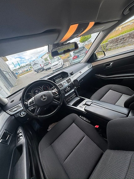 Mercedes-Benz E220 6 of 9