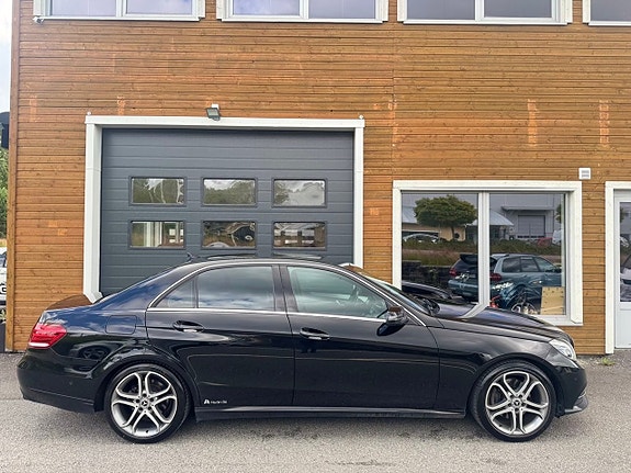 Mercedes-Benz E220 2 of 9