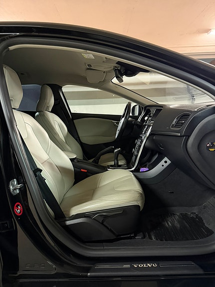 Volvo V40 13 of 14