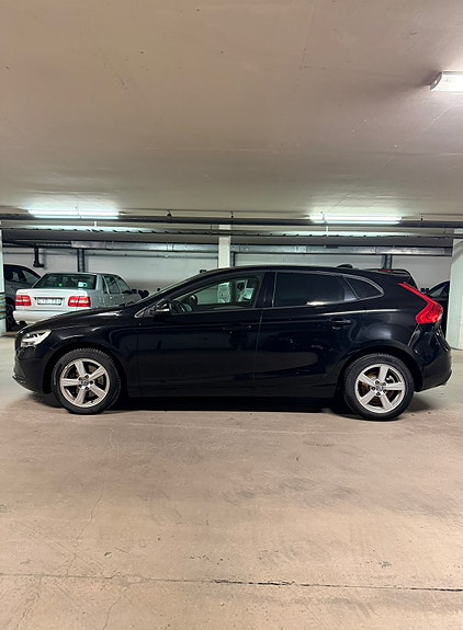 Volvo V40 2 of 5