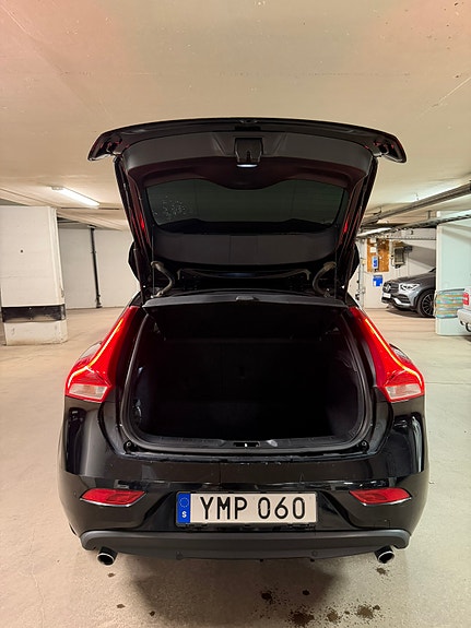 Volvo V40 11 of 14