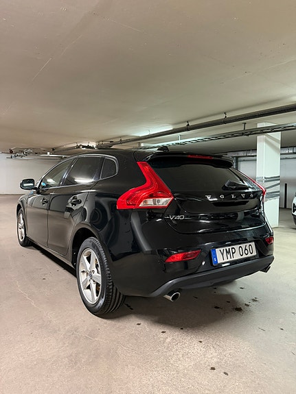 Volvo V40 3 of 5