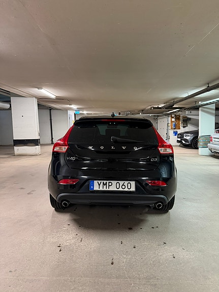 Volvo V40 4 of 5
