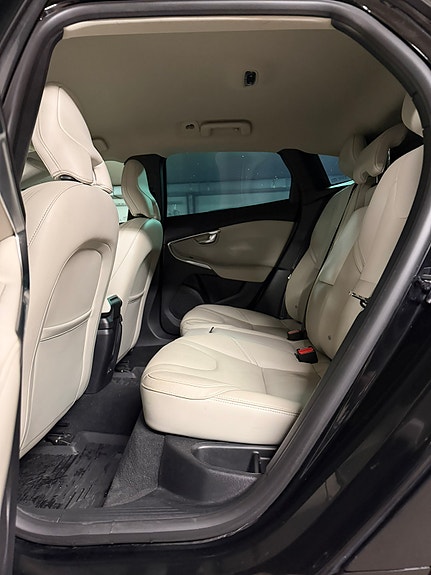 Volvo V40 10 of 14