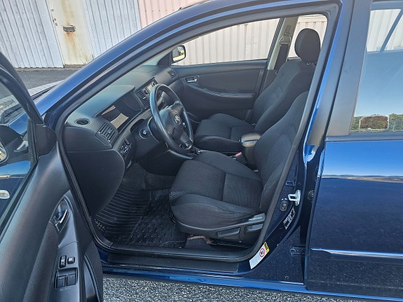 Toyota Corolla 5 of 16