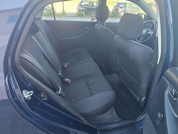 Toyota Corolla 10 of 16