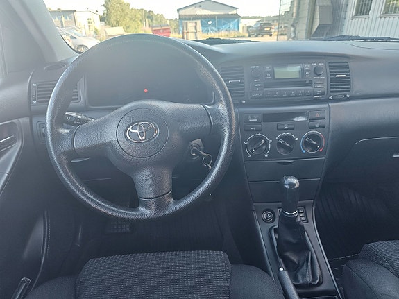 Toyota Corolla 11 of 16