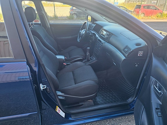 Toyota Corolla 9 of 16