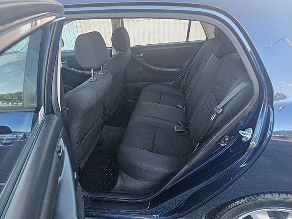 Toyota Corolla 8 of 16