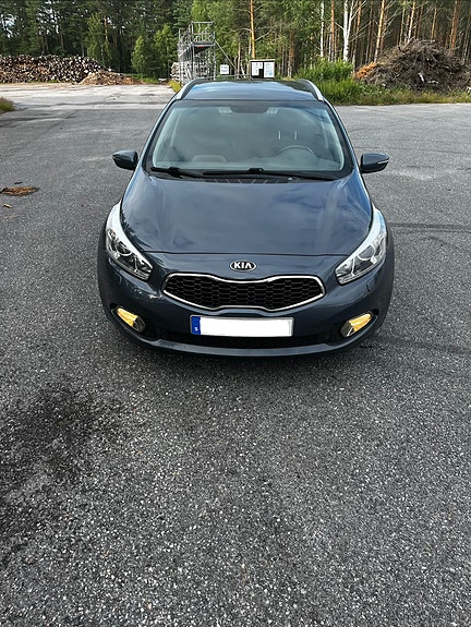 Kia Ceed 2 of 5