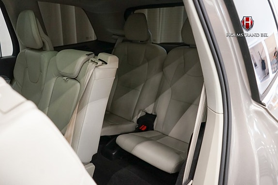 Volvo XC90 14 of 27