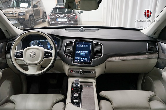 Volvo XC90 15 of 27
