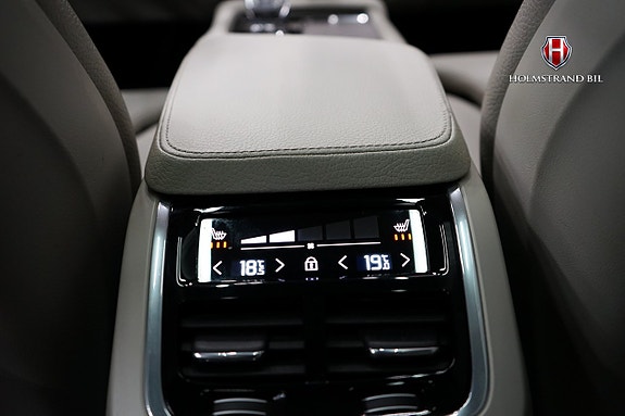 Volvo XC90 13 of 27
