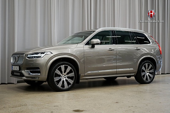 Volvo XC90 3 of 27