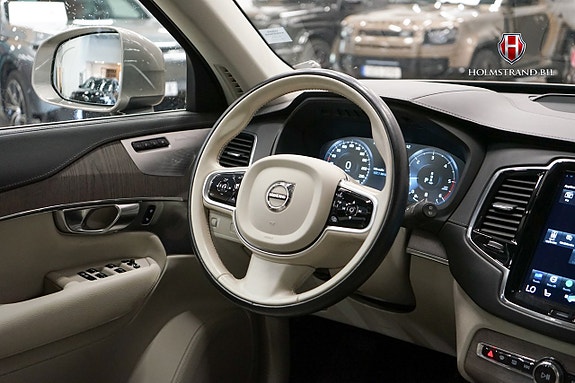 Volvo XC90 16 of 27
