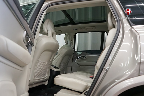 Volvo XC90 12 of 27