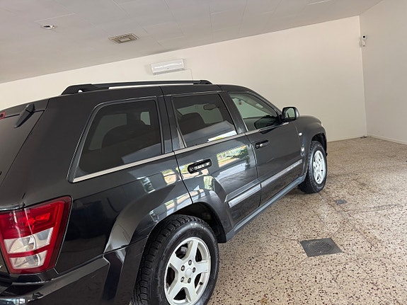 Jeep Grand Cherokee 2 of 5