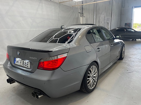 BMW 550i 7 of 17