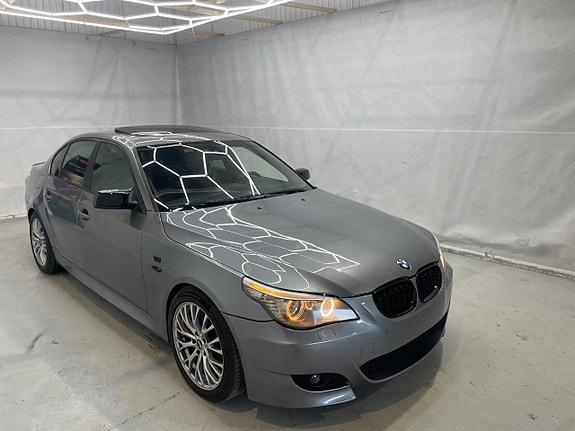 BMW 550i 4 of 5