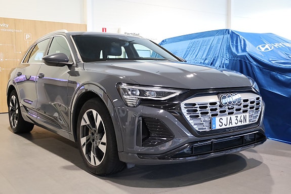 Audi Q8 e-tron 4 of 5