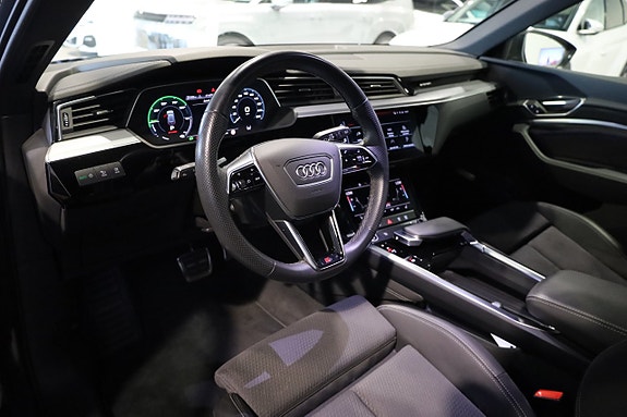 Audi Q8 e-tron 13 of 30
