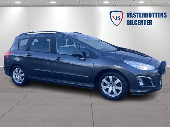 Peugeot 308 SW 2 of 5