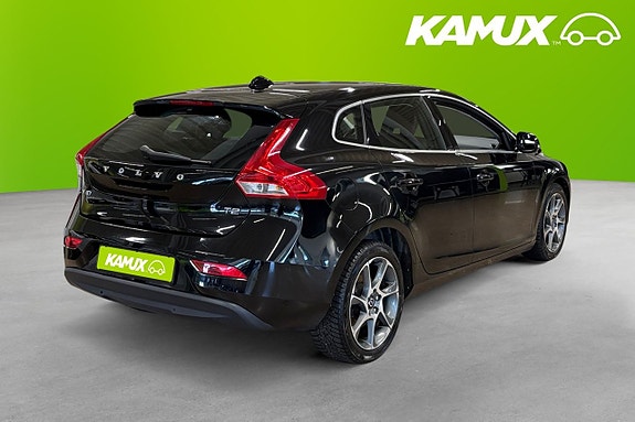 Volvo V40 4 of 5