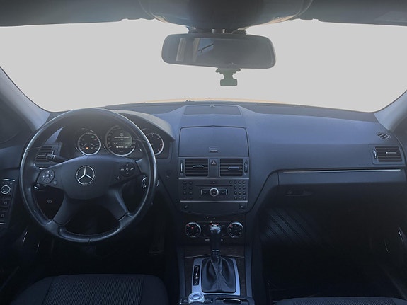 Mercedes-Benz C220 6 of 9