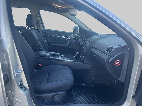 Mercedes-Benz C220 4 of 9