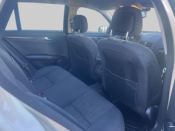 Mercedes-Benz C220 5 of 9