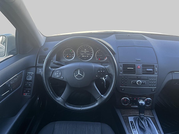 Mercedes-Benz C220 7 of 9
