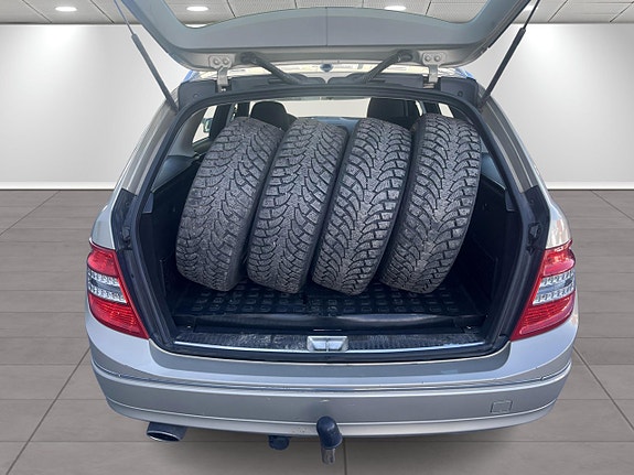 Mercedes-Benz C220 9 of 9
