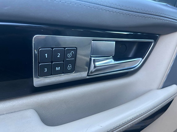 Land Rover Range Rover Sport 14 of 16