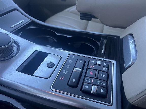 Land Rover Range Rover Sport 13 of 16
