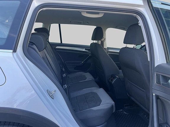 Volkswagen Golf Alltrack 6 of 10