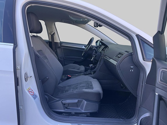 Volkswagen Golf Alltrack 5 of 5