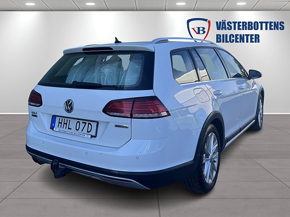 Volkswagen Golf Alltrack 3 of 5