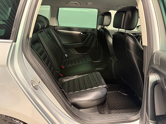 Volkswagen Passat 13 of 19