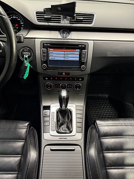 Volkswagen Passat 15 of 19