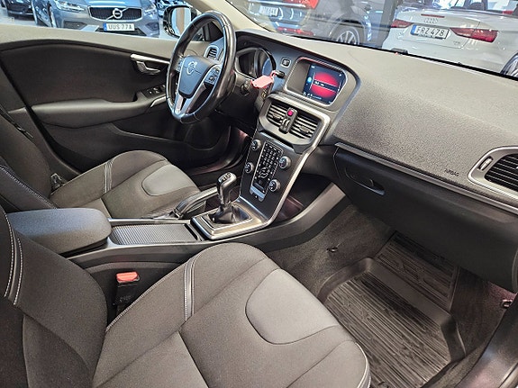 Volvo V40 13 of 30