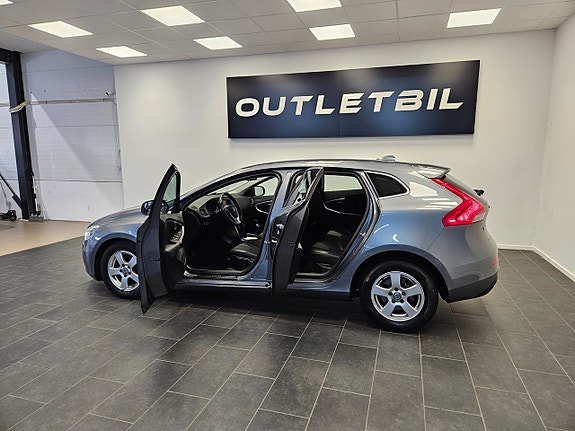 Volvo V40 3 of 30