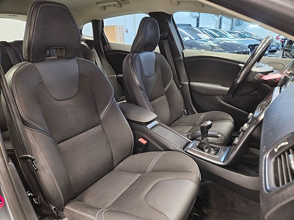 Volvo V40 14 of 30